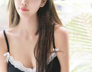 秀人网 – “一颗甜蛋黄a”的海边套图更新，海浪声的背景里还有些什么，慎重思考。