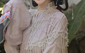 秀人网 – 区静瑶写真精选：御姐？哦，她的意思是“我来当女王，组织你们。”