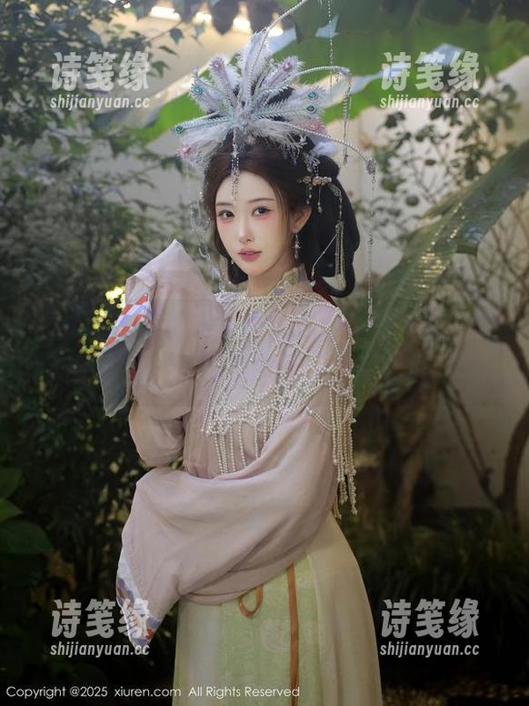 秀人网-区静瑶 秀人网 - 区静瑶写真精选:御姐?哦,她的意思是“我来当女王,组织你们。”