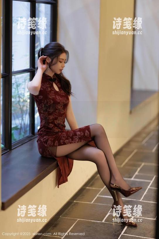 秀人网-拍黄瓜girl 秀人网 - 拍黄瓜girl写真:办公室瑜伽的另一种尝试,网盘里的优雅不小心暴露了。