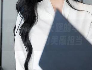 秀人网 – 揉揉肉肉与长腿的写真合集：无意中激发的美感担当