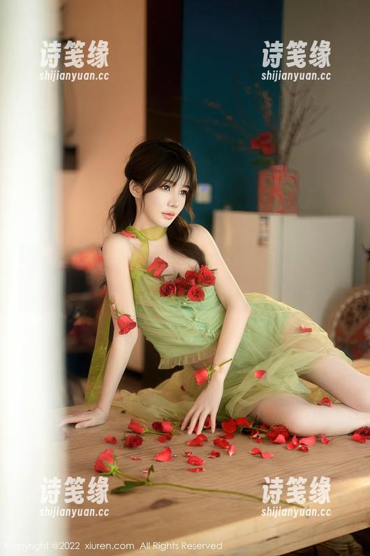 秀人网-李七喜 秀人网 - 李七喜姐姐图集:她特意为我留着的假装随意!
