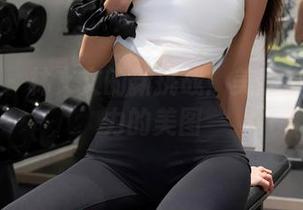 秀人网 – 林文文的新挑战：美腿搭配超努力的美图
