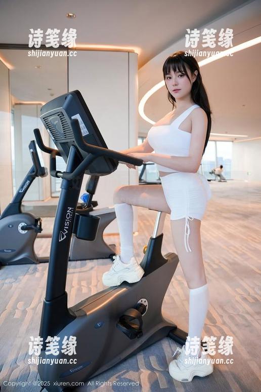 秀人网-艾小青 秀人网 - 艾小青的写真,妹妹只为定制的幽默时刻。