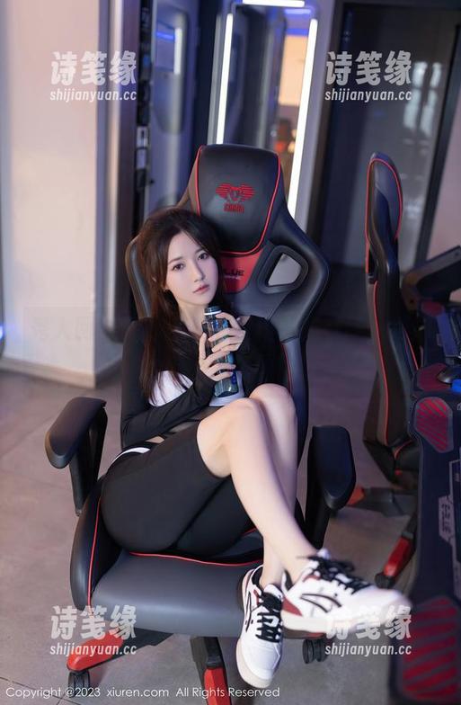秀人网-龙泽美曦 秀人网 - 龙泽美曦的空姐图集在线,别担心,不会有颠簸!