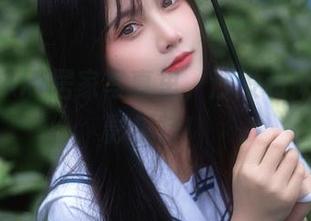 在秋山AkI居家写真里，沙发和床都是摄影模特！