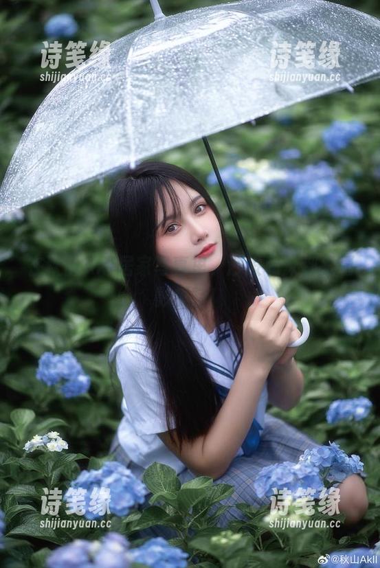 秋山AkI 在秋山AkI居家写真里,沙发和床都是摄影模特!