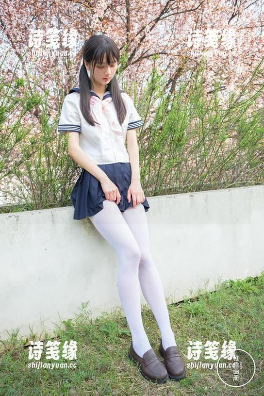 稚乖画册-赤西夜夜 稚乖画册 - 在赤西夜夜的镜头下,吉他与少女的奇妙搭配