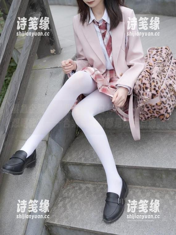 紧急企划-见希w 紧急企划 - “见希w的白衬衫:一穿上就想唱歌”——合集里藏的都是快乐点滴。
