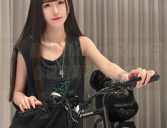 原图展示，腐团儿Ikaros又被镜子反射了，你说这算不算日常？