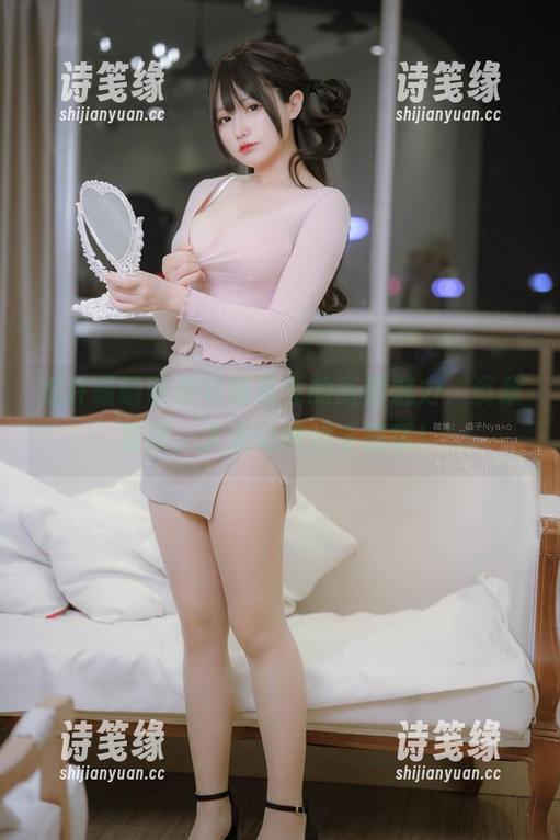 荒井喵喵带你领略巫女的高清魅力，资源有限，大家记得拼手速哦！