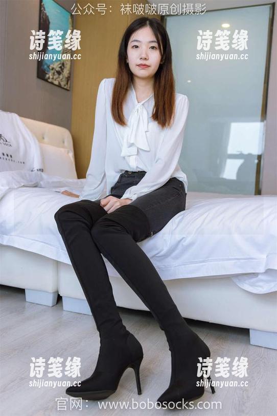 袜啵啵-小甜豆 袜啵啵 - 小甜豆图集:当鞋遇上丝袜,却最终被裸足打败了。