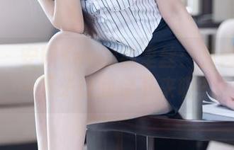 语画界 – 安琪Yee的裤里丝：为何这图册一下子让我停下来呢？