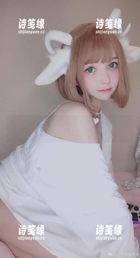 超级小禾儿 观看超级小禾儿的棉袜写真,我一度以为我打开了袜子博物馆,太丰富了!