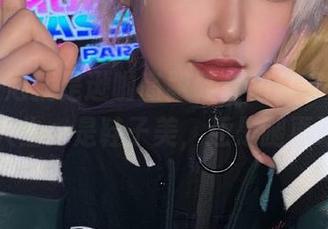 这个泡泡就是逊啦高跟鞋套图分享，让我思考人生：是鞋子美，还是腿更好看？