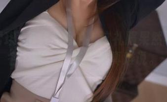见证雪琪SAMA私拍：这礼服果然不负盛名，唔，有些东西真难说。