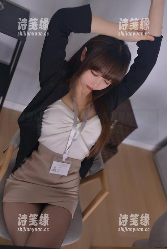 雪琪SAMA 见证雪琪SAMA私拍:这礼服果然不负盛名,唔,有些东西真难说。