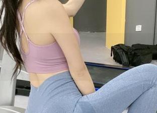 你见过香草喵露露这样穿瑜伽服拍的福利吗？累不累？
