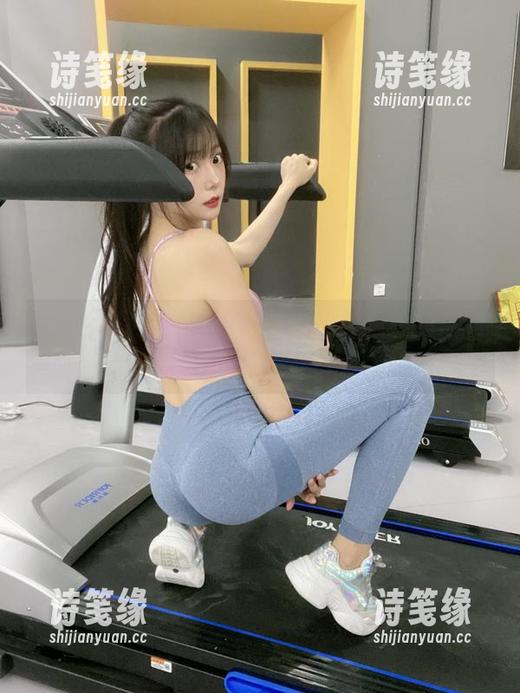 香草喵露露 你见过香草喵露露这样穿瑜伽服拍的福利吗?累不累?
