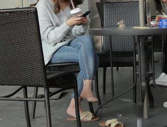 魔镜街拍 – 这一组全套图片里的艾小青修女，该有的神秘感十足，对吧？